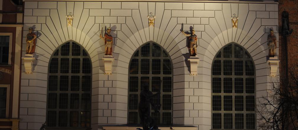 Południowa fasada Dworu Artusa w Gdańsku po konserwacji. W budynku znajduje się oddział Muzeum Historycznego Miasta Gdańska