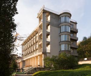 Pozdrowienia z powiatów! Architektura II RP na peryferiach