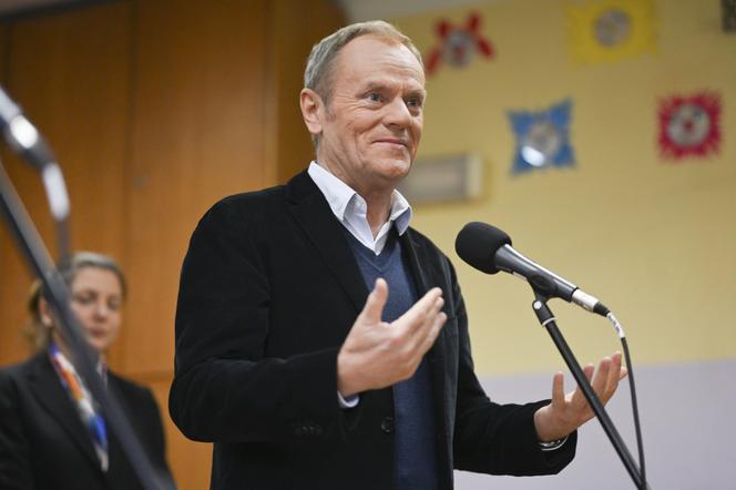Tusk i „zakute łby”: Jest wniosek o ukaranie do Komisji Etyki. O co chodzi?