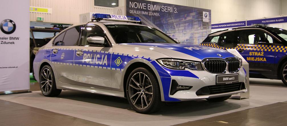 Policyjne radiowozy NA BOGATO! Nowe, oznakowane BMW robi wrażenie
