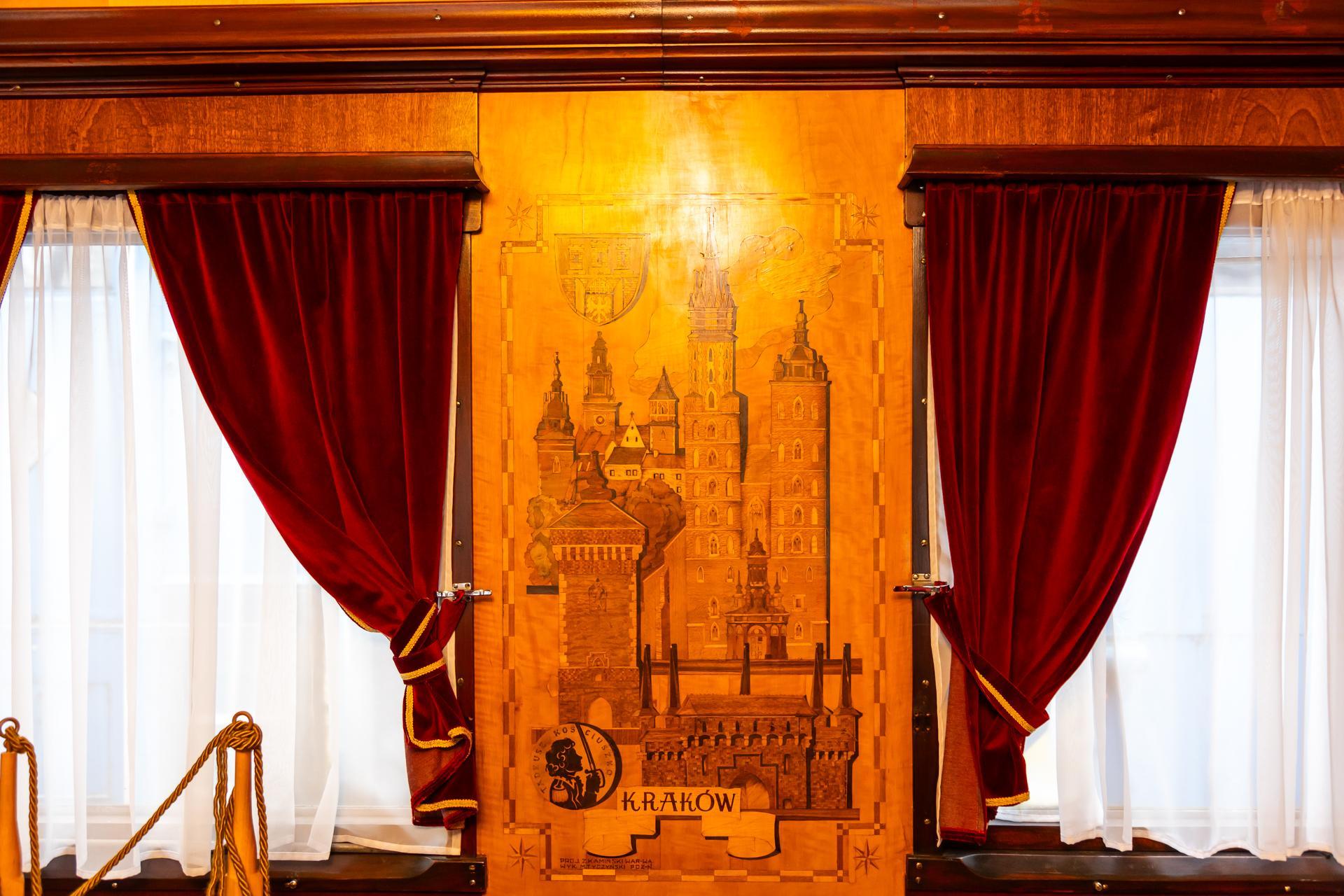 Wagon salonowy - zdjęcia. Zobacz wnętrze wagonu, którym podróżowali najważniejsi politycy z PRL-u