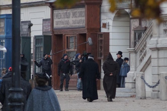 Gwiazdy marzną na planie "Lalki"