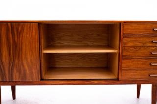 Komoda typu sideboard