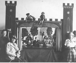 Tak wyglądały bydgoskie szkoły ponad 100 lat temu. Na archiwalnych zdjęciach widać uczniów uczących się pisać na maszynach, szkolne gabinety lekarskie