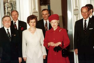 Lech Wałęsa z żoną Danutą. Wizyta brytyjskiej krolowej Elzbiety II w Polsce, 26.03.1996r.