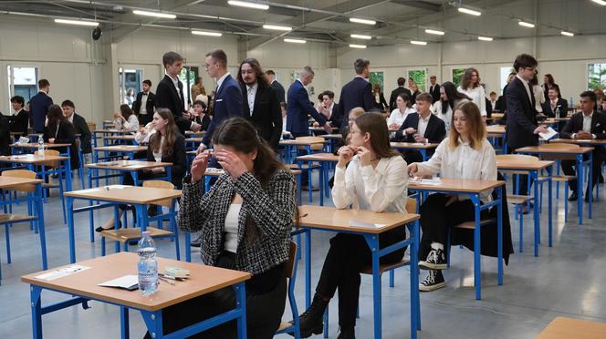 Matura 2024 z języka polskiego. Uczniowie CKZiU "Budowlanki" w Zielonej Górze przed egzaminem dojrzałości 