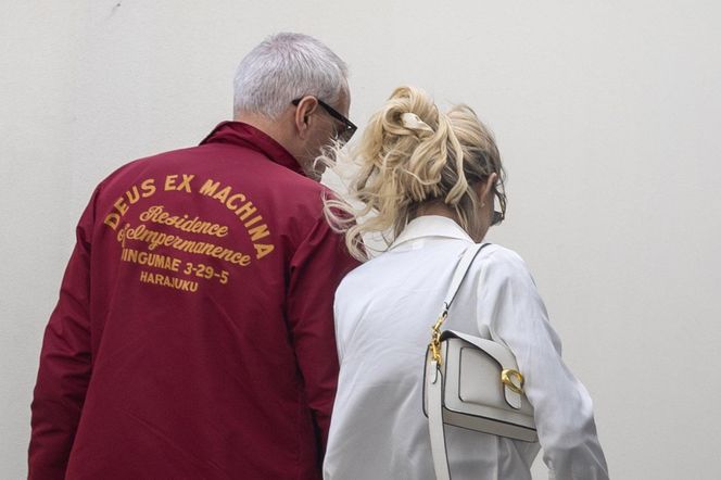 Tak Paweł Orleański całuje nieżonę!