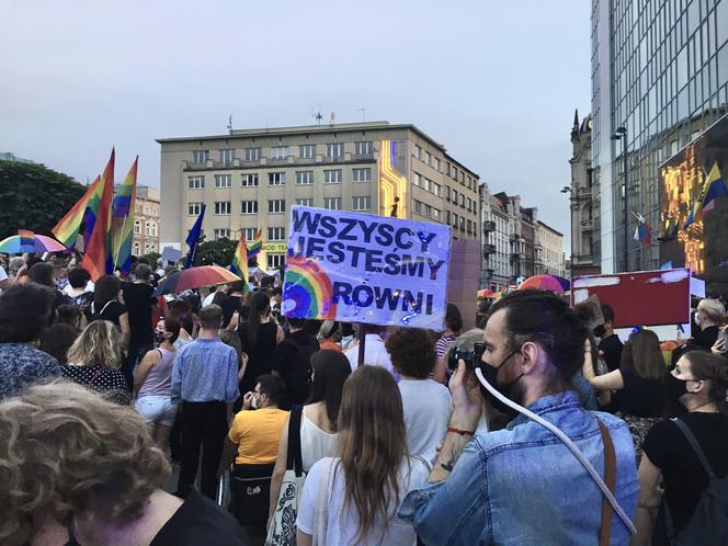 Kolorowy tłum manifestował w Katowicach. "Wszystkich nas nie zamkniecie" [ZDJĘCIA]