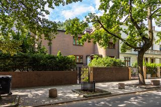 Warszawską willę na Kieleckiej projektował Romuald Gutt, a mało kto o niej pamięta. W 1937 roku doceniono ją w Paryżu