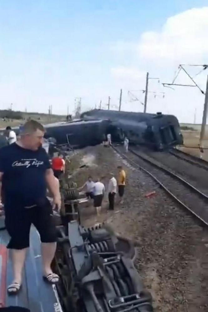 Osiem wagonów pociągu pasażerskiego relacji Kazań-Adler wykoleiło się pod Wołgogradem w Rosji