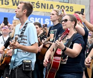 Gitarowe granie z zespołem Dżem na Rynku w Katowicach