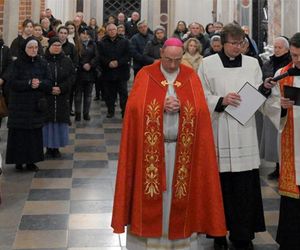 Prymas na Mszy Św. w intencji skrzywdzonych: w modlitwie prosimy, by Bóg uleczył  zadane wam rany