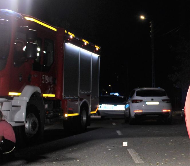 Leżał na jezdni, gdy nadjechał samochód. Dramatyczna śmierć 37-latka w Kętach