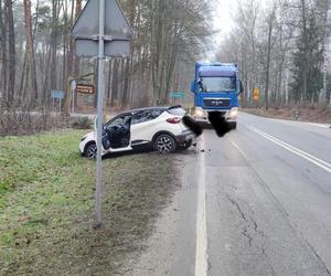 Wypadek na drodze krajowej. Zderzyły się ze sobą cztery pojazdy