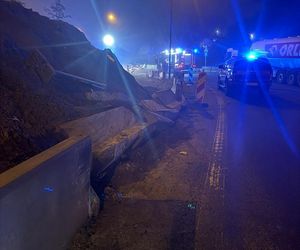 Groźny wypadek w Gdańsku. Dachowanie auta na ul. Sucharskiego