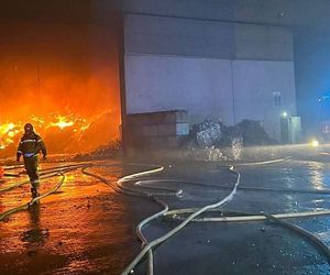 Pożar w Czechowicach-Dziedzicach. Płonie hala fabryczna