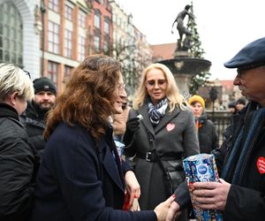 Gdańsk. Prezydent Gdańska Aleksandra Dulkiewicz kwestuje w ramach 33. Finału Wielkiej Orkiestry Świątecznej Pomocy