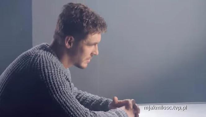 M jak miłość. Marcin (Mikołaj Roznerski) w więzieniu