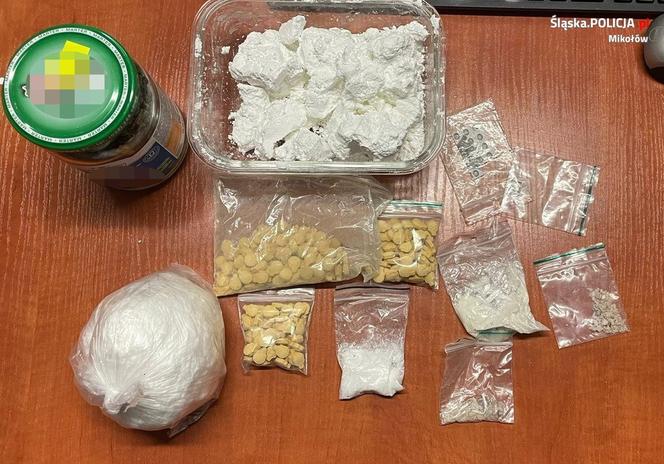Policja zatrzymała w Łaziskach Górnych 20-letniego dilera narkotyków.