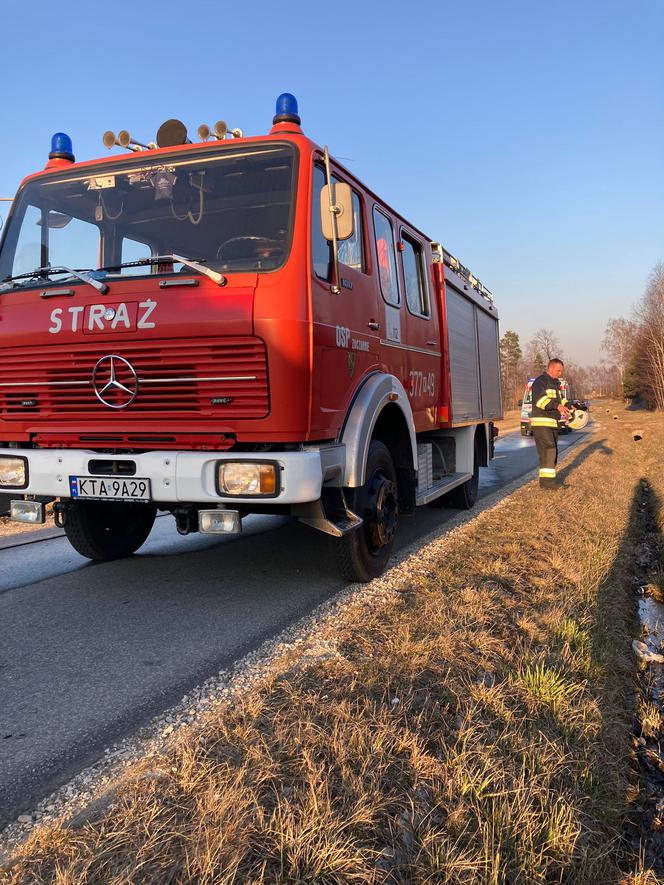 Pożar trawy w Zaczarniu. Nie żyje mężczyzna