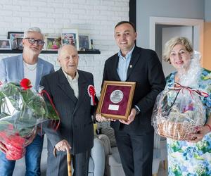 Bydgoszczanin skończył sto lat. Stefan Kalisz miał być rolnikiem lub spawaczem, był żołnierzem Wojska Polskiego, szkoleniowcem