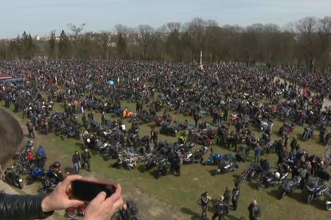 Niedzielny zjazd motocyklisów na Jasnej Górze odwołany. Ostatnio były tu tłumy, nie przestrzegano obostrzeń, a policja sobie nie radziła
