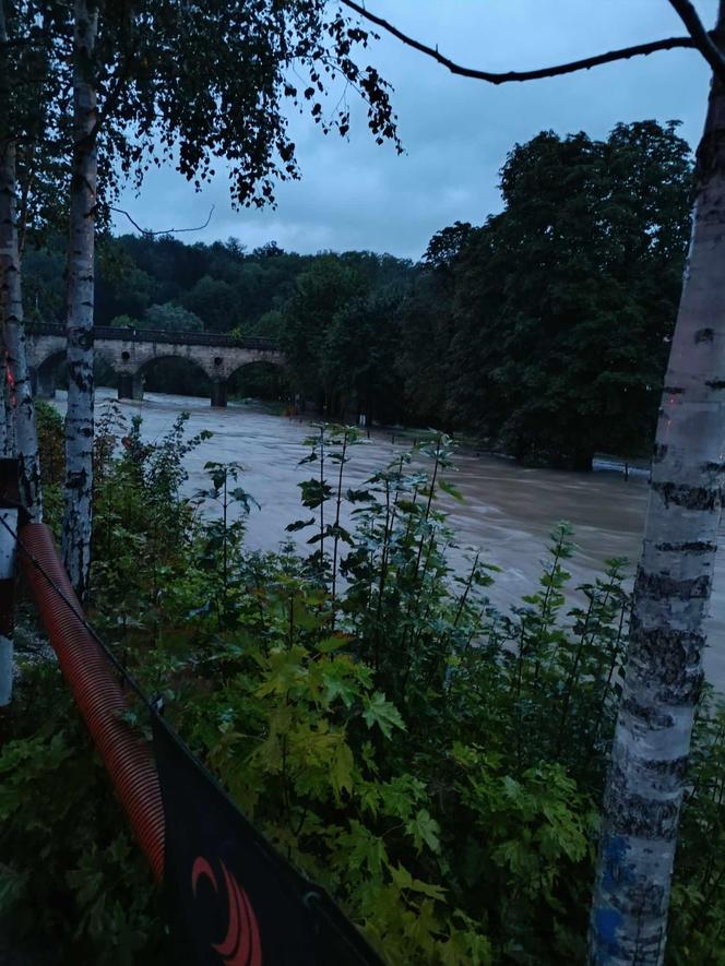 Dramat w powiecie kłodzkim. "Za chwilę tama będzie się przelewać" 