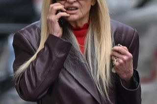 Monika Olejnik jedzie na czerwonym świetle, bo spieszy się do pracy