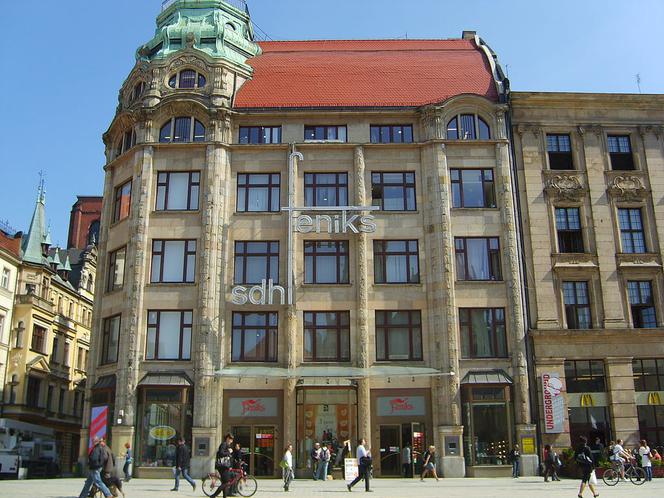 DH Feniks, Rynek 31-32