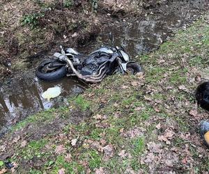 Fatalny wypadek na motocyklu w Dulczy Wielkiej. Młoda kobieta w szpitalu