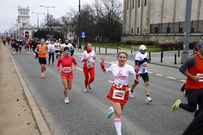 Bieg na Piątkę 2024, Warszawa - zdjęcia. Biegłeś? Szukaj się w galerii!