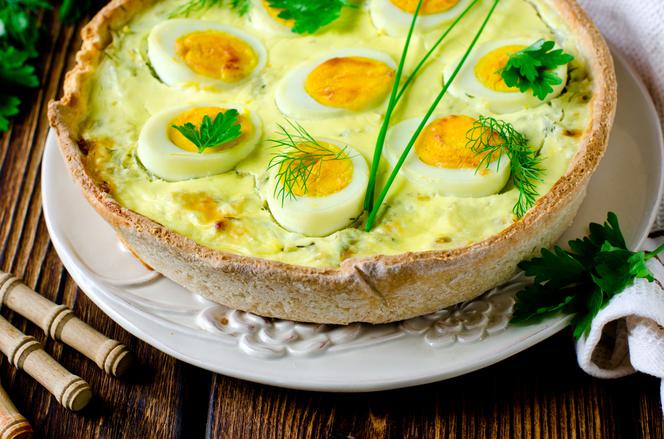 Quiche z jajkami i młodą kapustą: przepis z gotowanymi jajami i majonezem