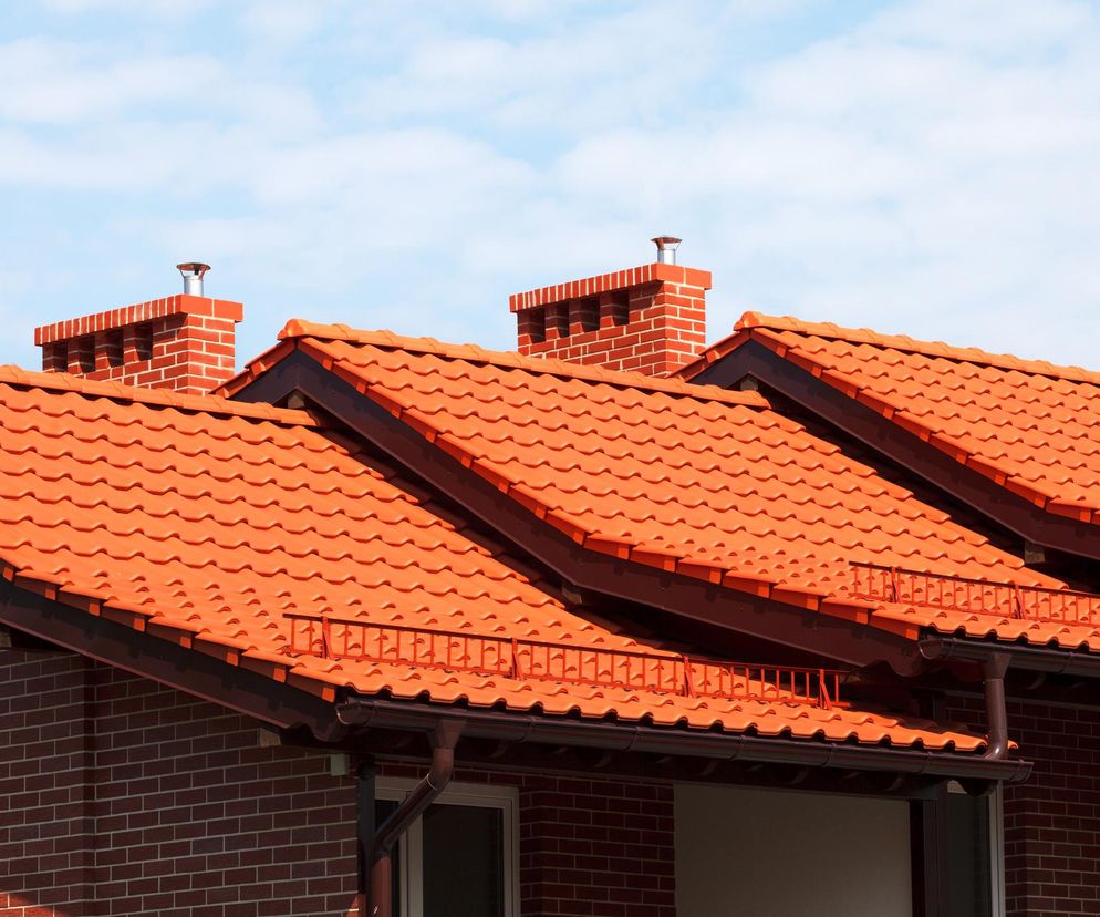 Ile kosztuje dachówka ceramiczna? Przegląd cen i poradnik zakupu