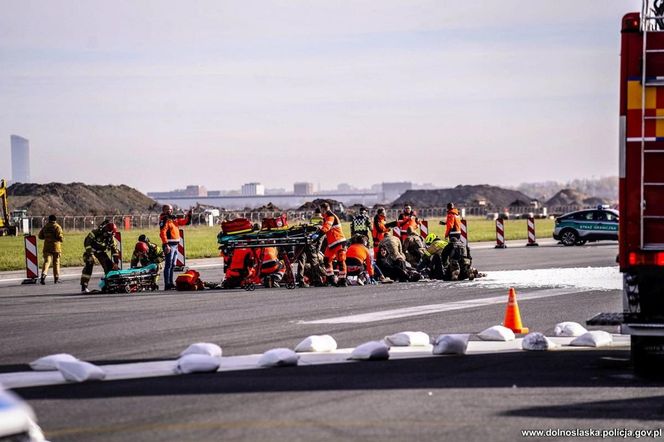 Wrocław. Ćwiczenia na terenie Portu Lotniczego im. Mikołaja Kopernika [ZDJĘCIA].