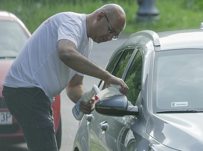 Alvin Gajadhur podczas letnich porządków