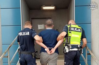 Wjechał w rabatkę, ukrył się w mieszkaniu i... zasnął. W trakcie interwencji kopał policjantów