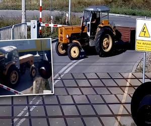 Rolnik szuka śmierci. Wjechał traktorem na tory, zmierzał wprost pod pędzący pociąg