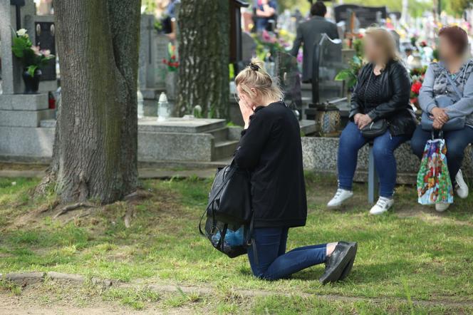 Rozpacz zwykłych ludzi nad grobem Kamilka. To poruszające obrazki