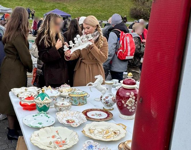 Wcisło buszuje na pchlim targu.
