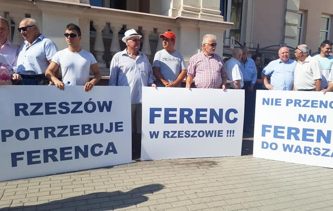 Mieszkańcy Rzeszowa manifestowali za pozostaniem prezydenta Ferenca na stanowisku