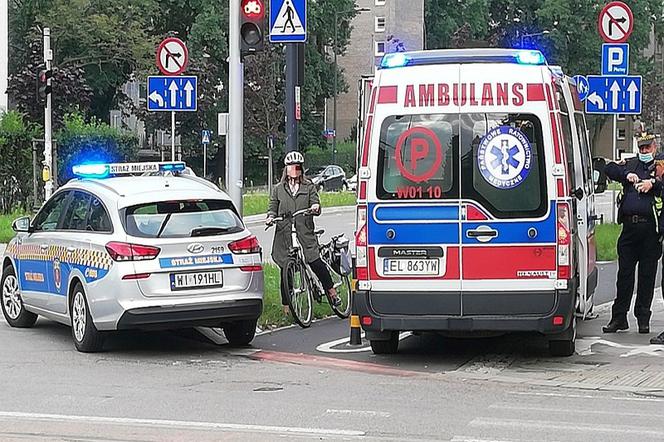 Kobieta padła na ziemie i rozbiła głowę. Krew lała się po chodniku. Co się stało?