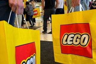 Gigantyczne kolejki na otwarciu Lego Store w Galerii Katowickiej. Klienci wpuszczani pojedynczo