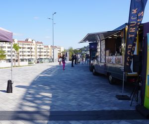 Festiwal Food Trucków w Olsztynie. Pod halą Urania można zjeść dania z kuchni całego świata [ZDJĘCIA]