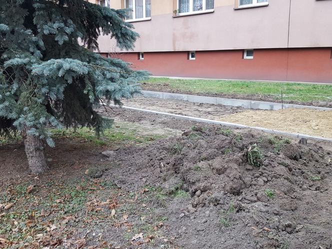 Budują ściężkę rowerową przy ul. Dąbrowskiego w Lesznie