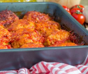 Klopsiki pieczone w sosie pomidorowym: łatwe danie na codzienny obiad