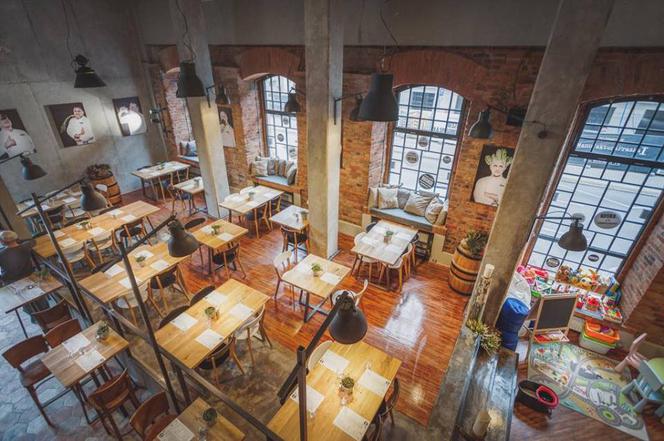 Na dachu, nad wodą czy z kotami? Oto TOP 8 restauracji w niezwykłych miejscach! [GALERIA]