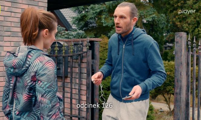 BrzydUla 2 odc. 126. Ula (Julia Kamińska), Artur Szczęsny (Karol Pocheć)