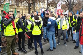 Protest służb mundurowych w Warszawie. Są utrudnienia