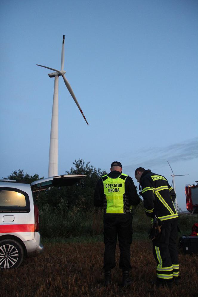 Piorun uderzył w elektrownię wiatrową w Ciołkowie