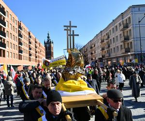 Tysiące osób na Marszu Wdzięczności za  Jana Pawła II w Gdańsku 